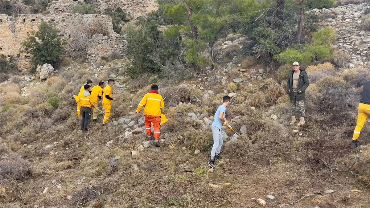 Softa Kalesi’nde Temizlik Çalışması